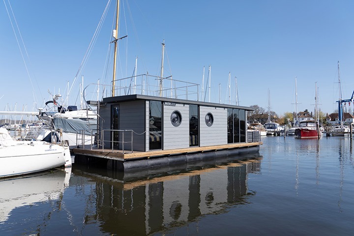 zdjęcie przedstawiające houseboat